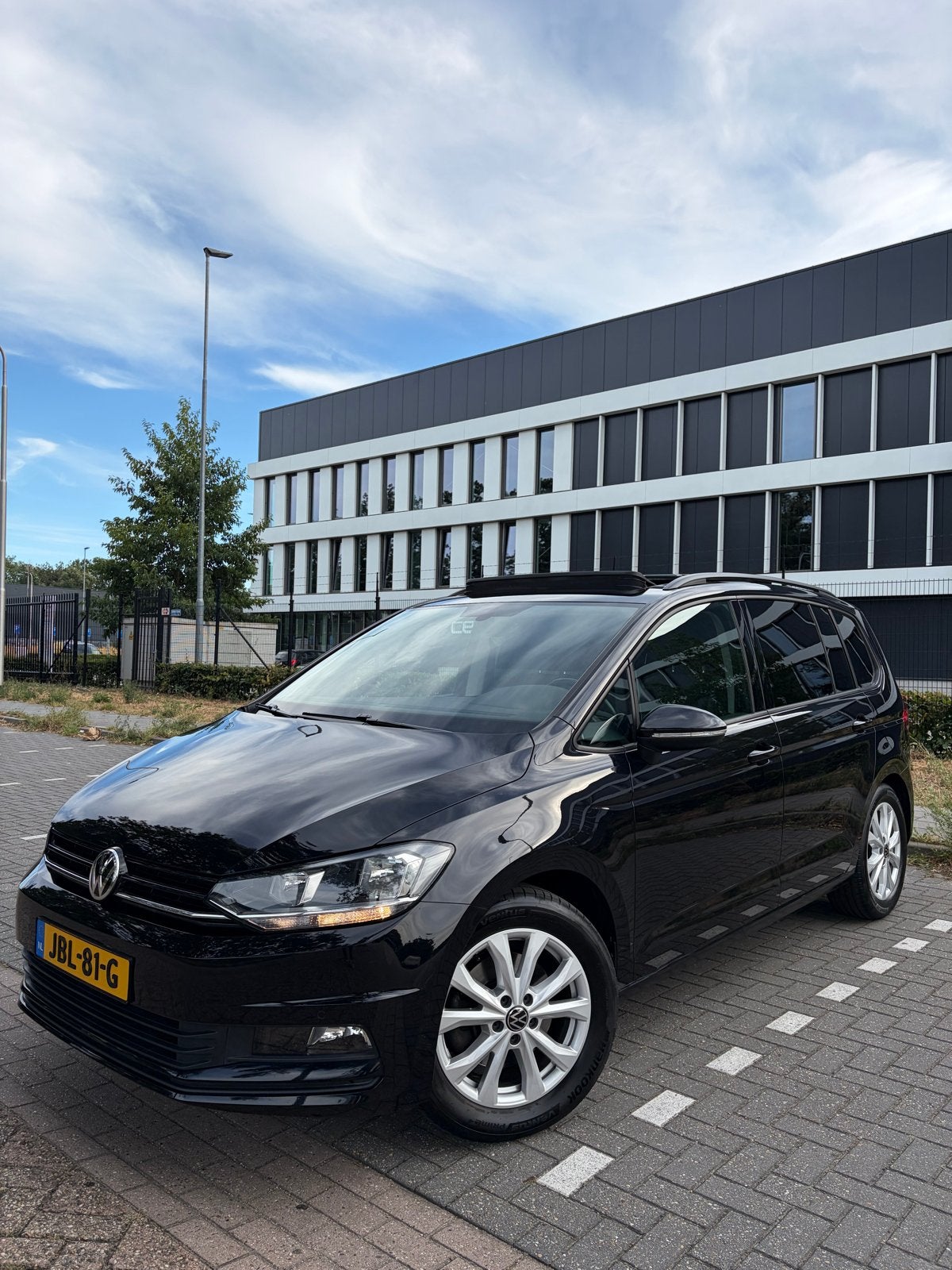 Volkswagen Touran 1.5 TSI DSG 150pk 7P / PANO / CAM / CARPL, Auto's, Volkswagen, Stof, 1498 cc, 4 cilinders, 7 stoelen