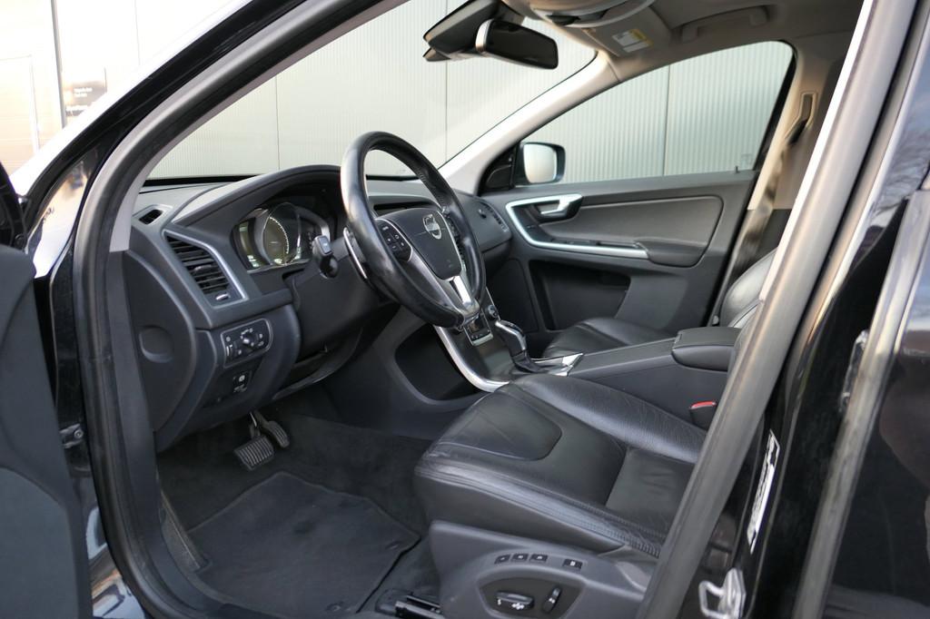Volvo XC60 3.0 T6 R-Design Pano Leder Stoelverwarming Navi, Auto's, Volvo, Automaat, Gebruikt, Bi-Xenon koplampen, Zwart