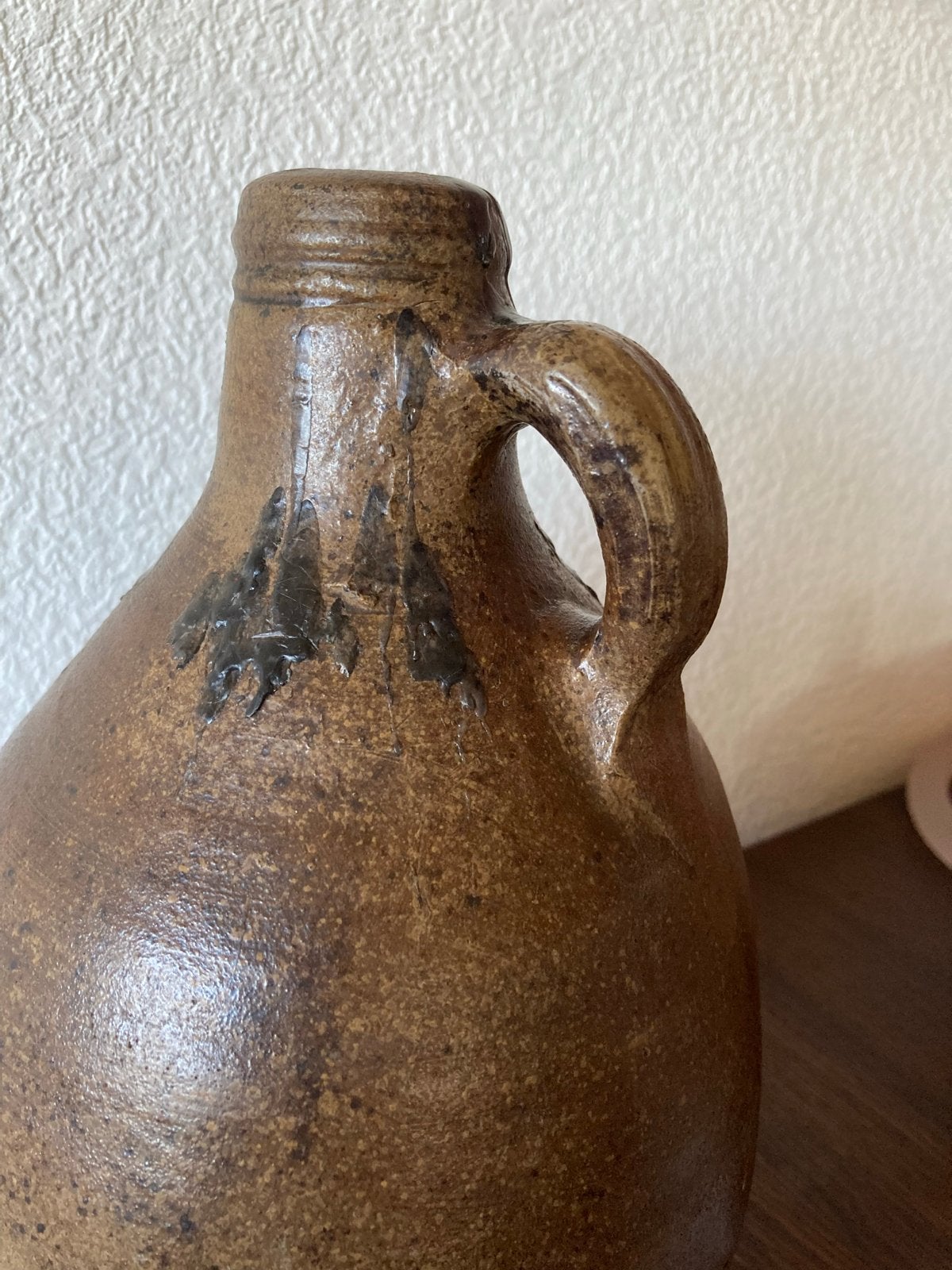 Antieke aardewerken kruik met worstoor 29cm 18e of 19e eeuw, Ophalen of Verzenden