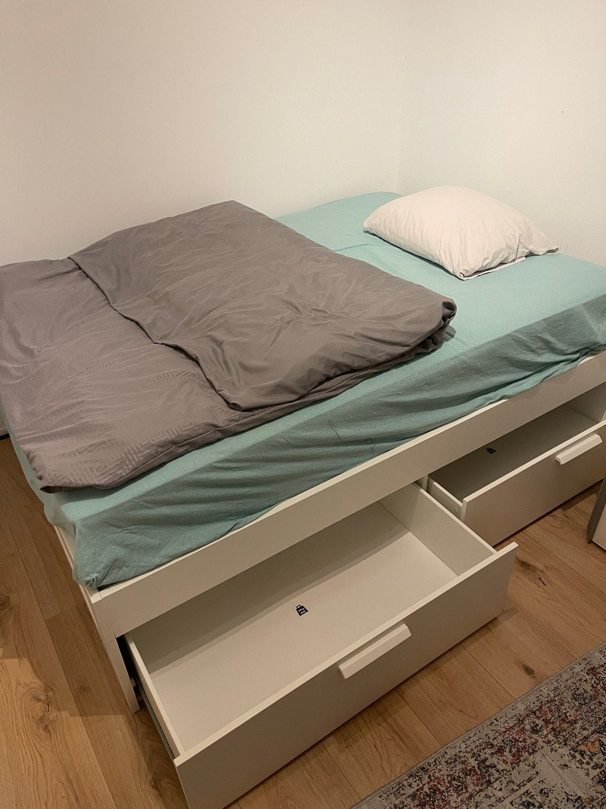 IKEA Bed 140x200 met 2 Lades, Pocketvering Matras & Topper, Tweepersoons, Zo goed als nieuw, 200 cm, 140 cm