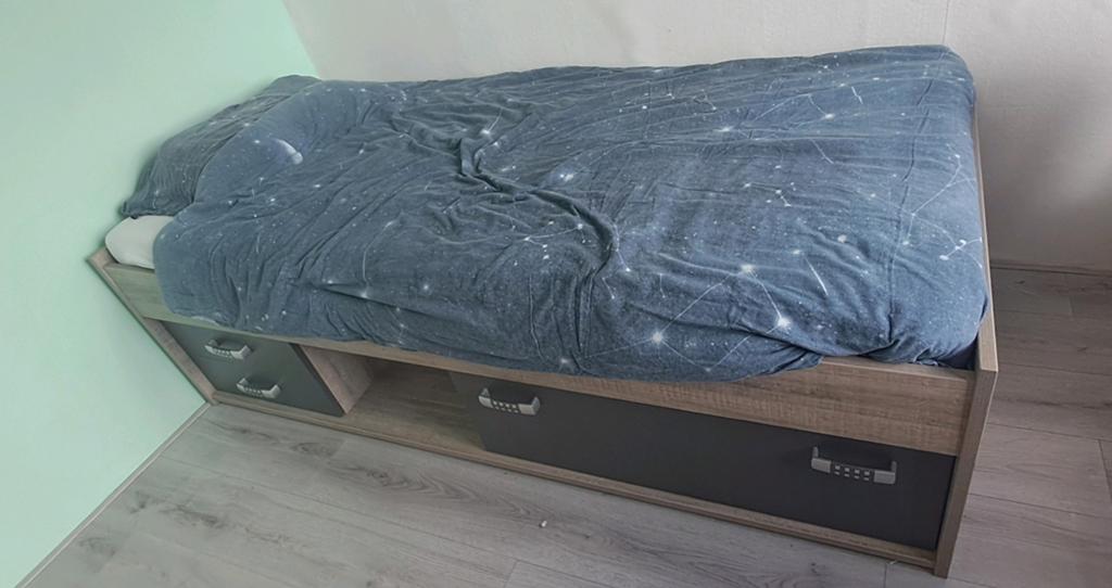 Bed met klep en lades., Huis en Inrichting, Slaapkamer | Bedden, Ophalen, Gebruikt, 90 cm, Eenpersoons