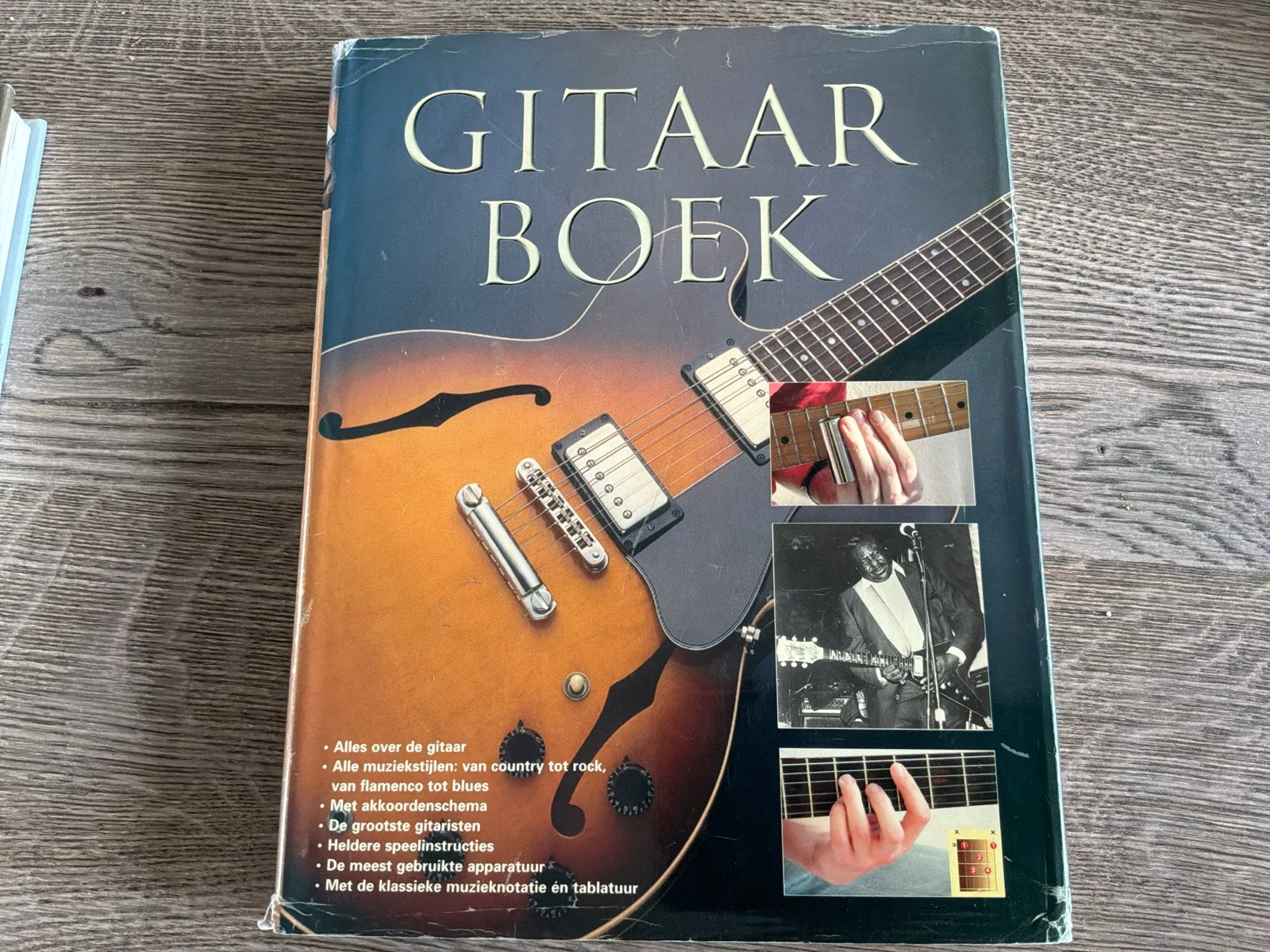 Gitaar Boek: Alles over gitaar en muziekstijlen, Ophalen of Verzenden, Gelezen, Instrument