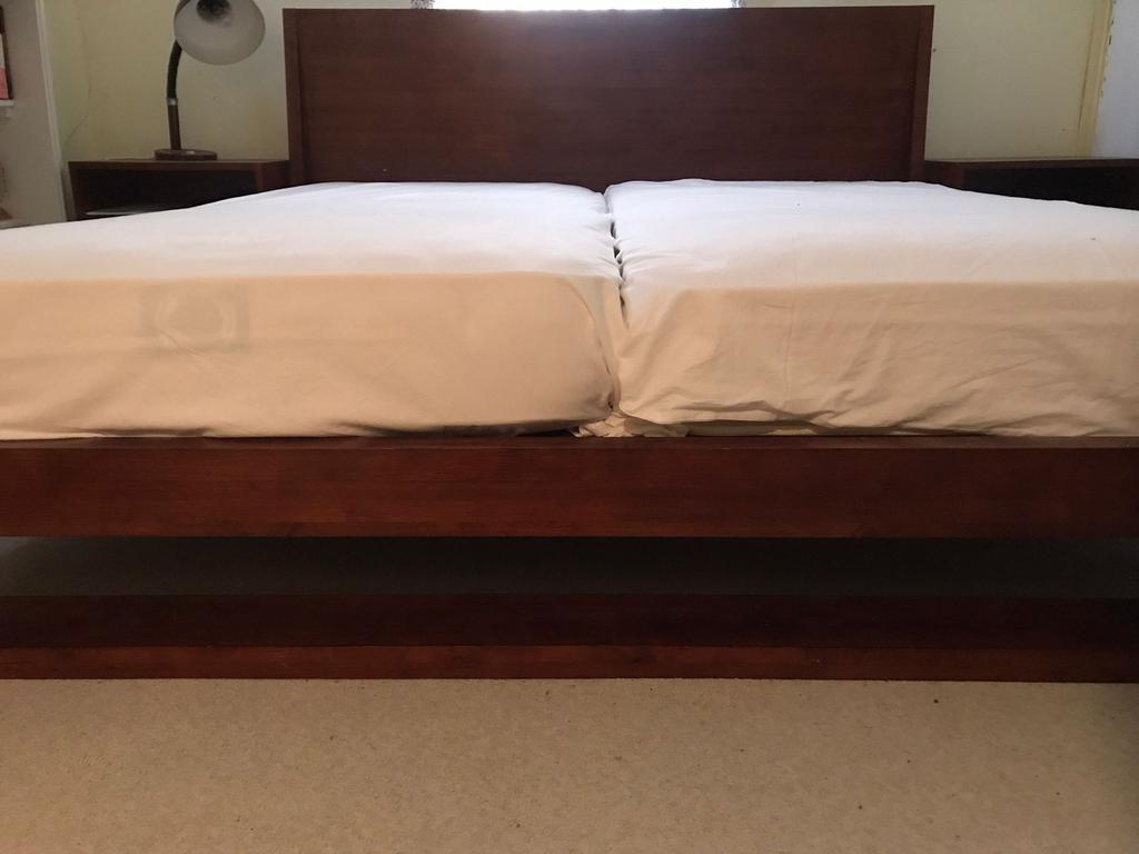 Tweepersoonsbed van hout, zo goed als nieuw, Bruin, Tweepersoons, Ophalen of Verzenden, Zo goed als nieuw