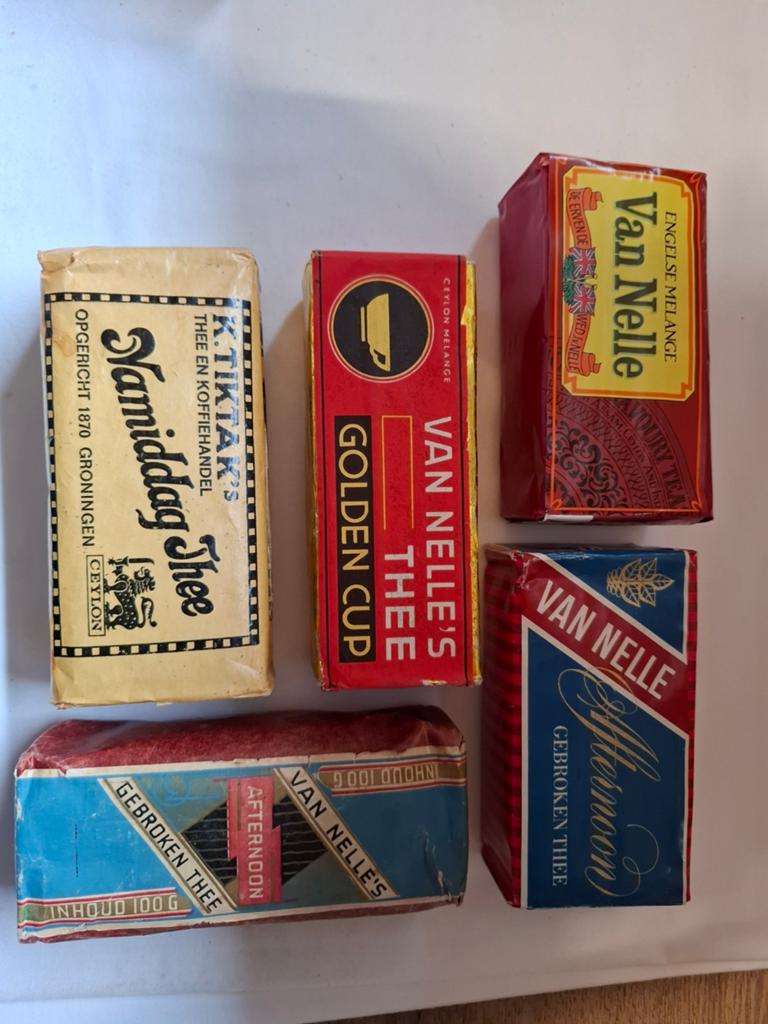 5 verschillende pakjes Thee in goede staat, Verzamelen, Ophalen of Verzenden, Zo goed als nieuw, Verpakking