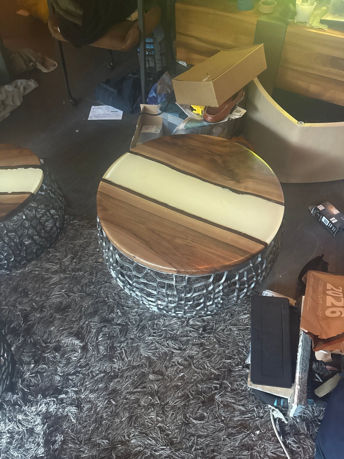 Unieke salontafel met epoxy en hout, lichte gebruikerssporen, Huis en Inrichting, Ophalen of Verzenden, Gebruikt, Rond, Overige houtsoorten