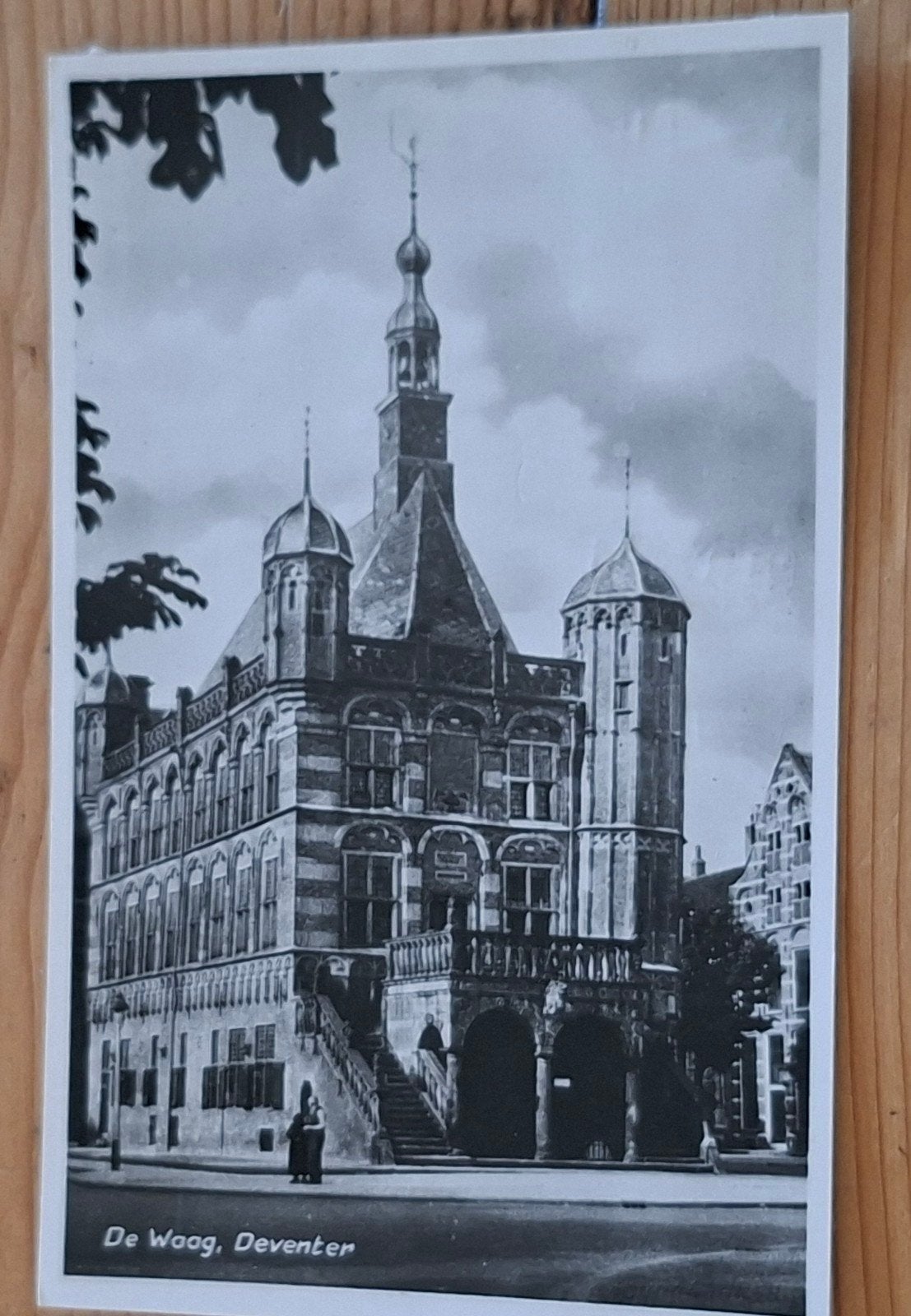 gelopen fotokaart zw/w 1953 Deventer de Waag  Hakeboom, Ophalen of Verzenden, 1940 tot 1960, Overijssel