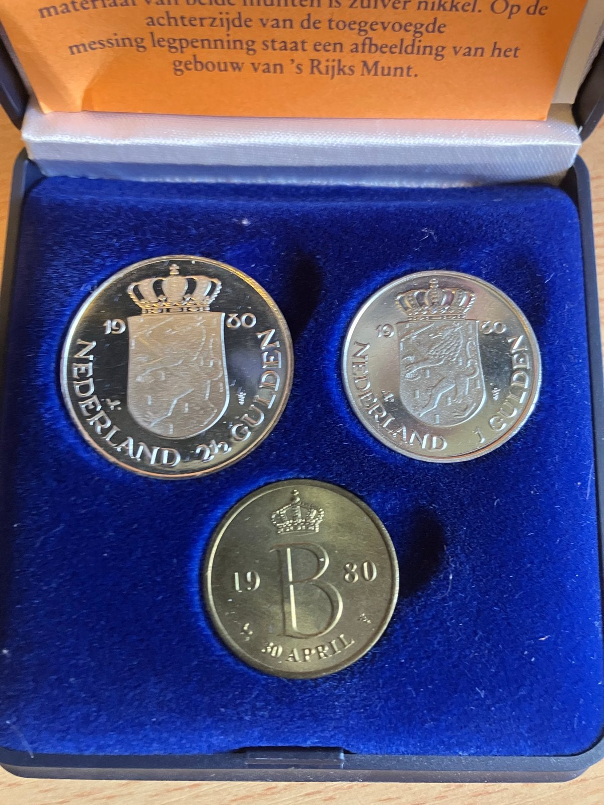 Rijksdaalder en gulden set troonsafstand Juliana 1980, Postzegels en Munten, Ophalen of Verzenden, Koningin Beatrix, Overige waardes