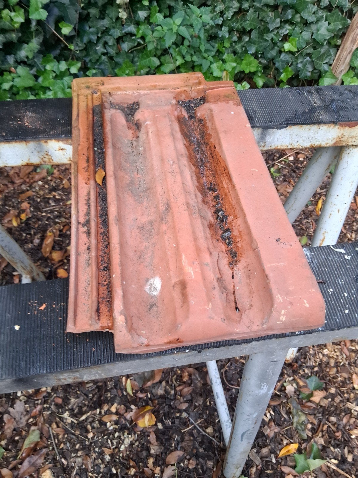 26 gebruikte dakpannen - Steen of Klei, Gebruikt, Steen of Klei, Ophalen of Verzenden, Dakpannen
