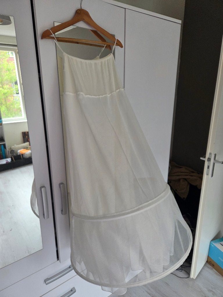 Hoepel voor onder trouwjurk, Kleding | Dames, Trouwkleding en Trouwaccessoires, Bianco evento, Wit, Ophalen of Verzenden, Zo goed als nieuw