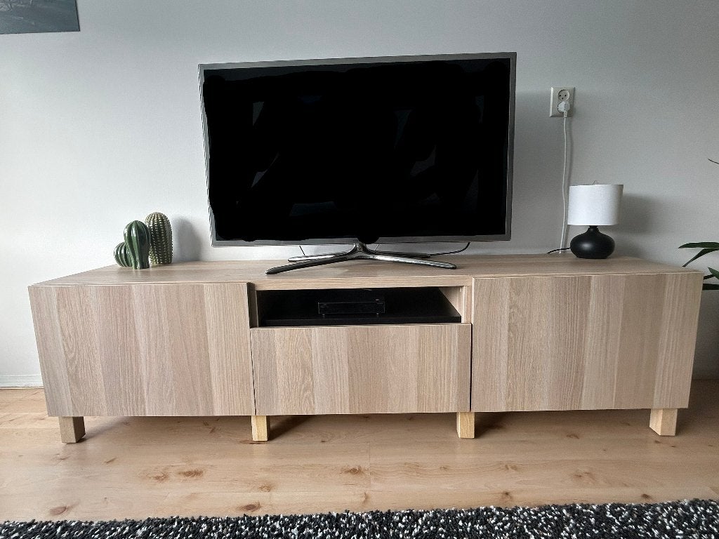 TV-meubel, Ophalen, 150 tot 200 cm, Eikenhout, Zo goed als nieuw