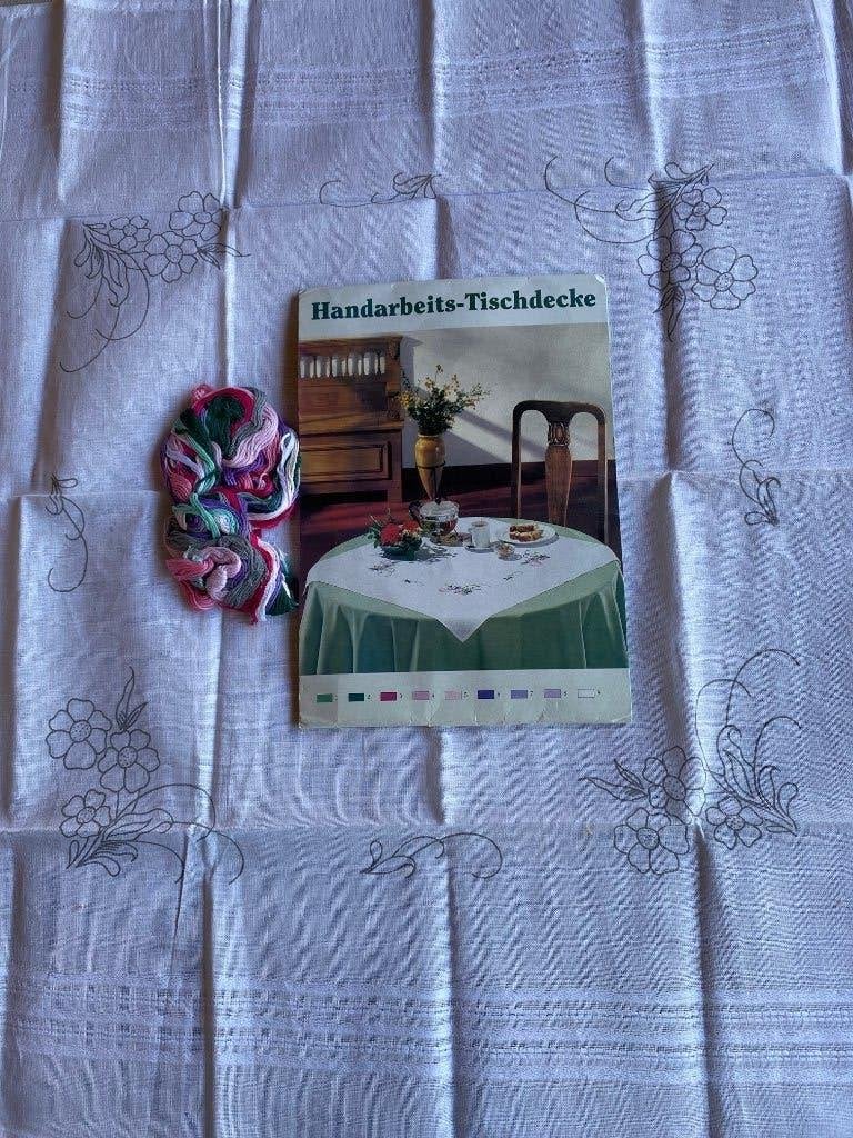 Borduurset - tafellaken, Ophalen of Verzenden, Patroon