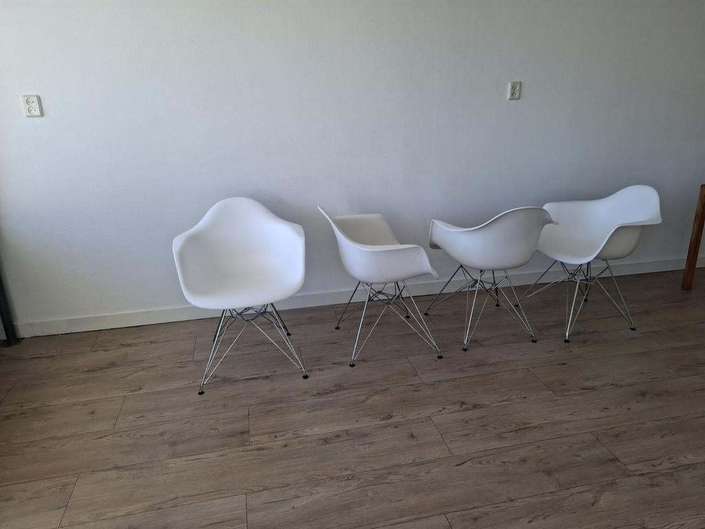 Vitra Dar stoelen, Verzenden, Zo goed als nieuw