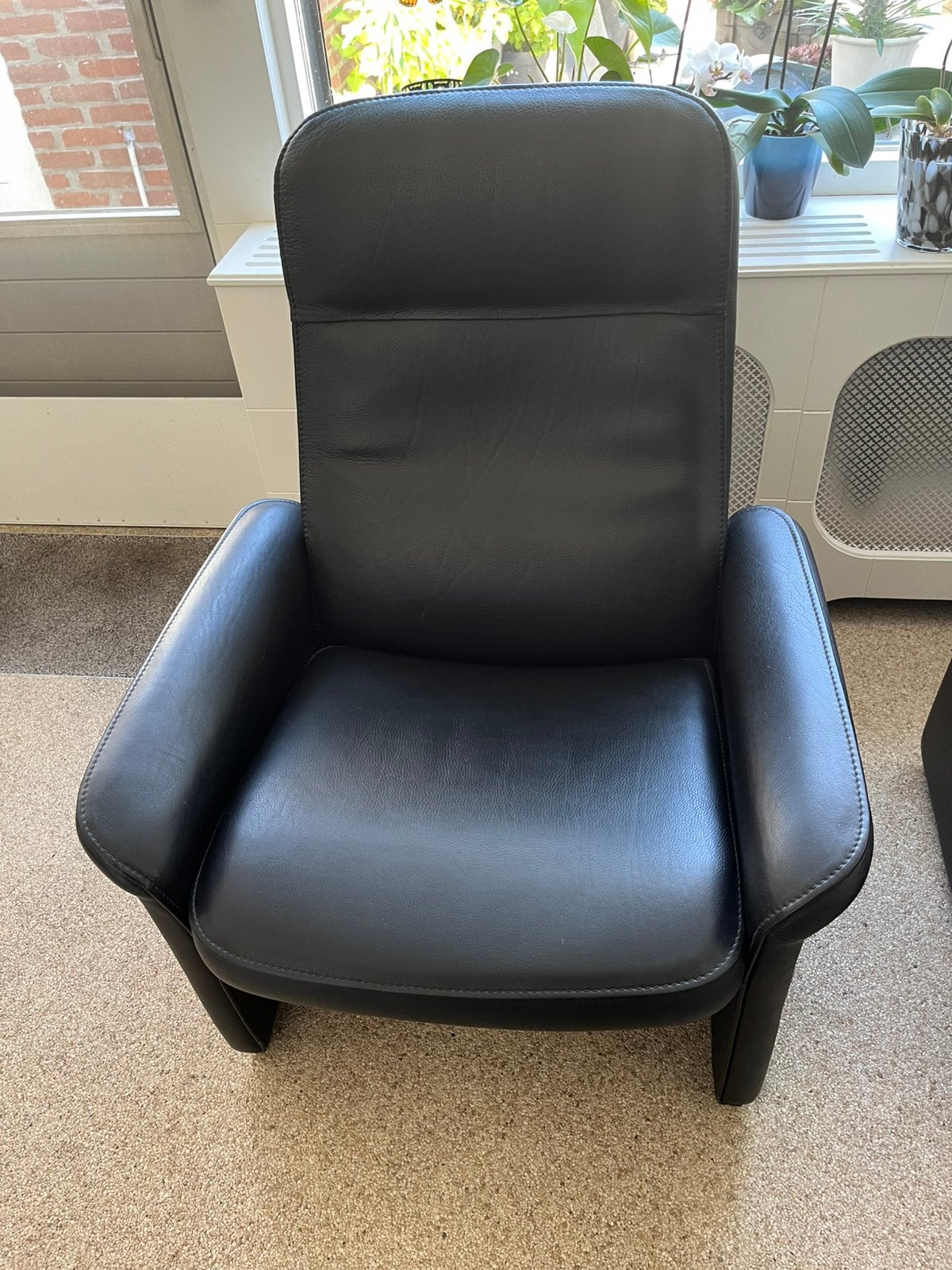 Een De Sede DS-50 zwart nek lederen relax fauteuil, Ophalen, Zo goed als nieuw, 50 tot 75 cm