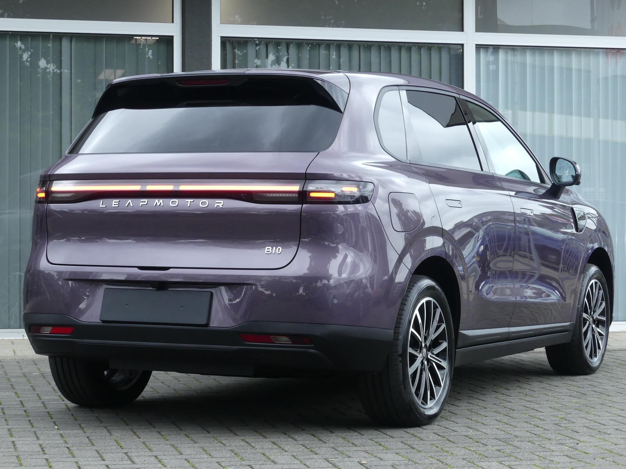 Leapmotor B10 Design ProMax 67.1 kWh 218PK Automaat Navigati, Auto's, Achterwielaandrijving, 750 kg, Overige kleuren, 1820 kg