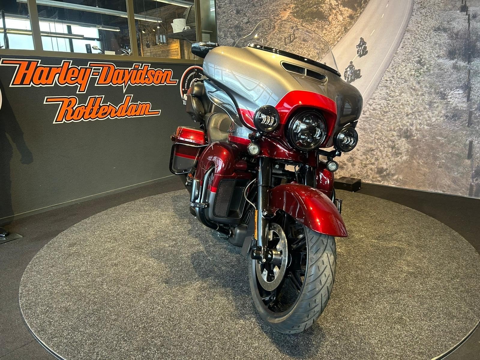 Harley-Davidson FLHTKSE CVO Ultra Limited (bj 2019), Motoren, Laan van Vredenoord 33
2289 DA  RIJSWIJK, NL, Meer dan 35 kW, Overig
