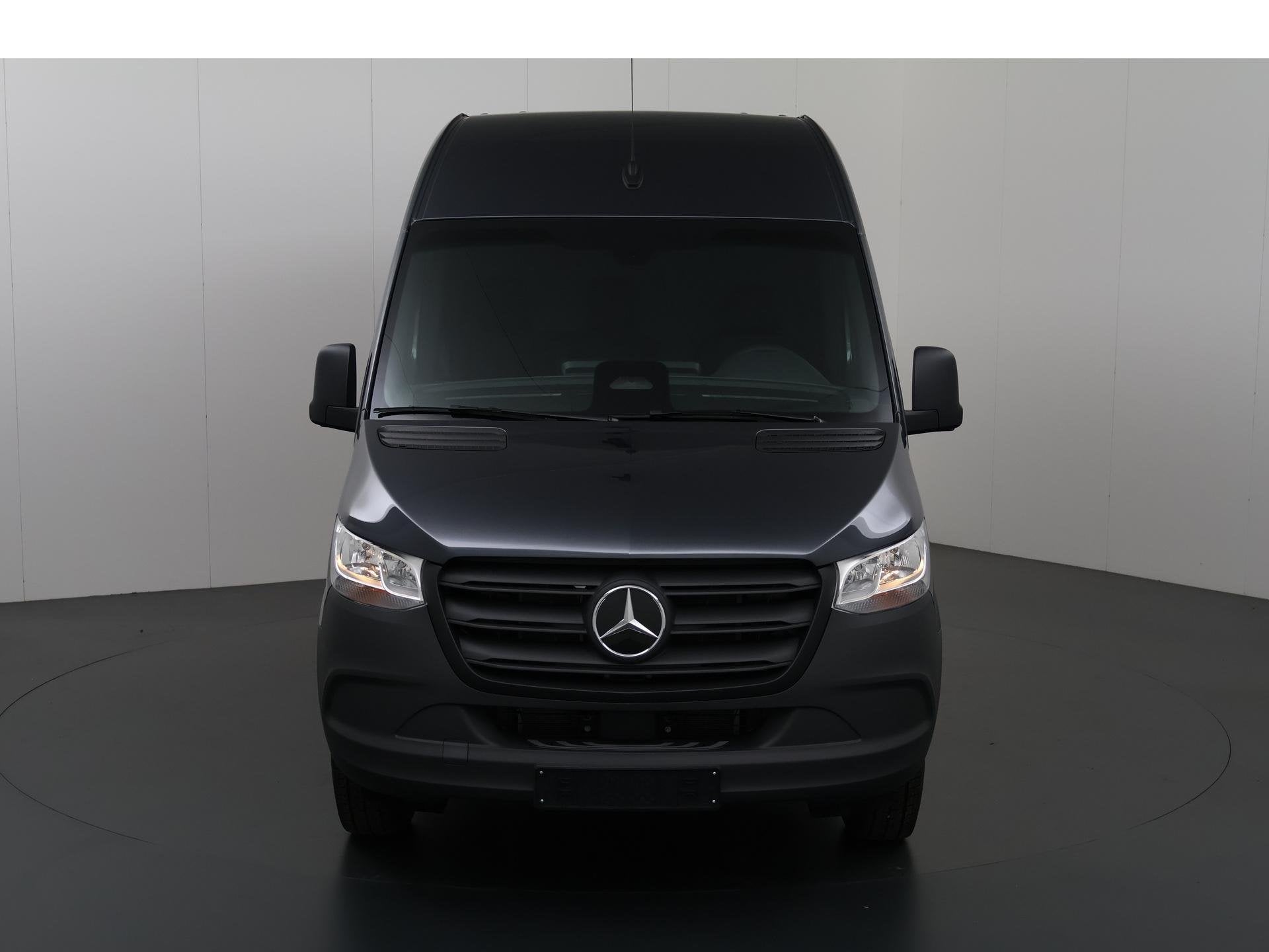 Mercedes-Benz eSprinter 314 L2 H2 RWD PRO 81kWh | Comfortbes, Auto's, Bestelauto's, Zwart, Mercedes-Benz, Nieuw, Zilver of Grijs