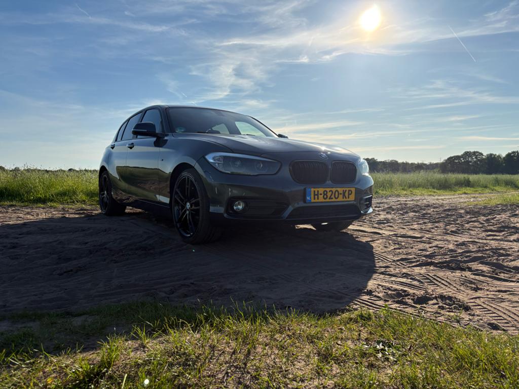 BMW 1-Serie 116d 150pk 2018 Grijs, Auto's, BMW, 1-Serie, Elektrische buitenspiegels, Leder en Stof, Particulier
