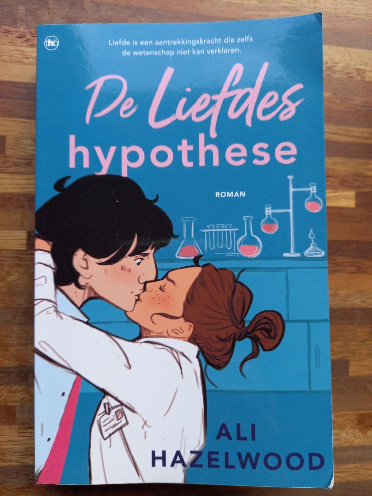De Liefdeshypothese - Ali Hazelwood (Roman), Boeken, Ophalen of Verzenden, Zo goed als nieuw, Ali Hazelwood
