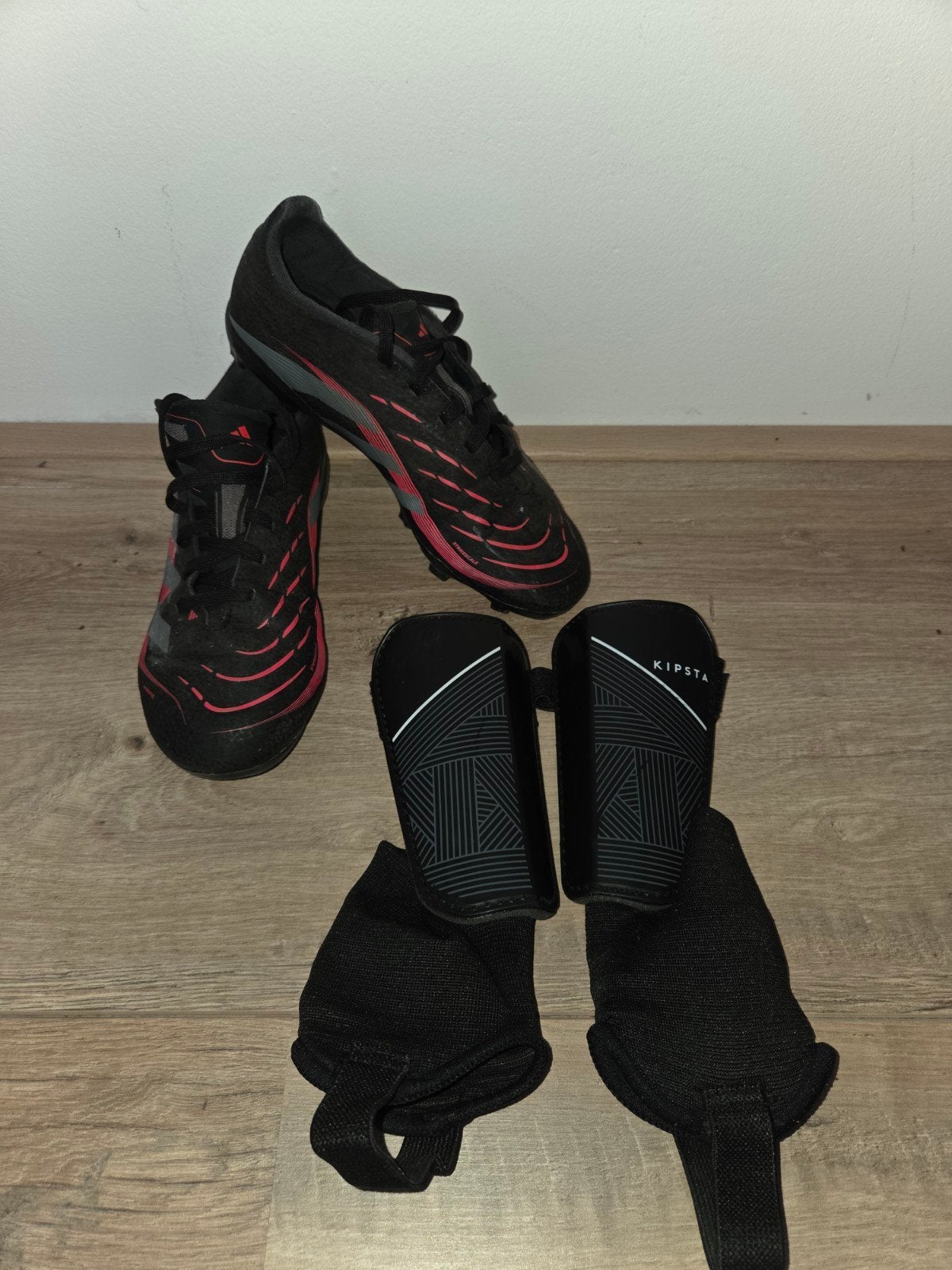 Adidas Predator voetbalschoenen maat 34 met scheenbeschermer, Gebruikt, Maat XS of kleiner, Schoenen, Ophalen of Verzenden