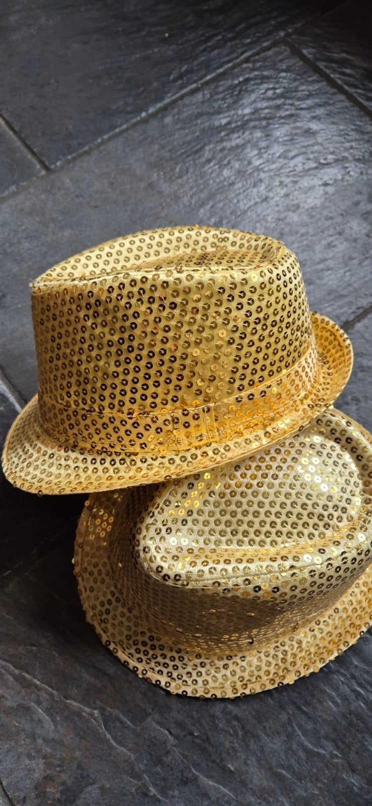 Gouden hoedjes, Ophalen of Verzenden, Zo goed als nieuw, 56 of 57 cm (M, 7 of 7⅛ inch), Hoed