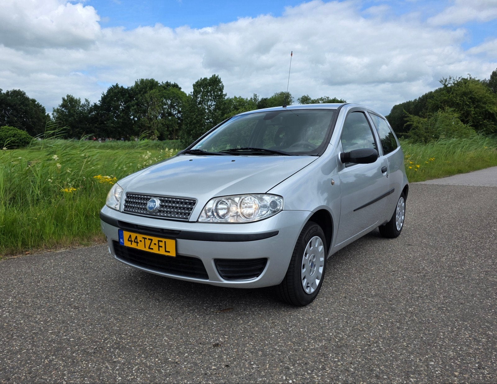 Fiat Punto 1.2 3DR 2007 Grijs. APK 19-03-2027/Airco, Voorwielaandrijving, Metallic lak, 4 cilinders, 400 kg