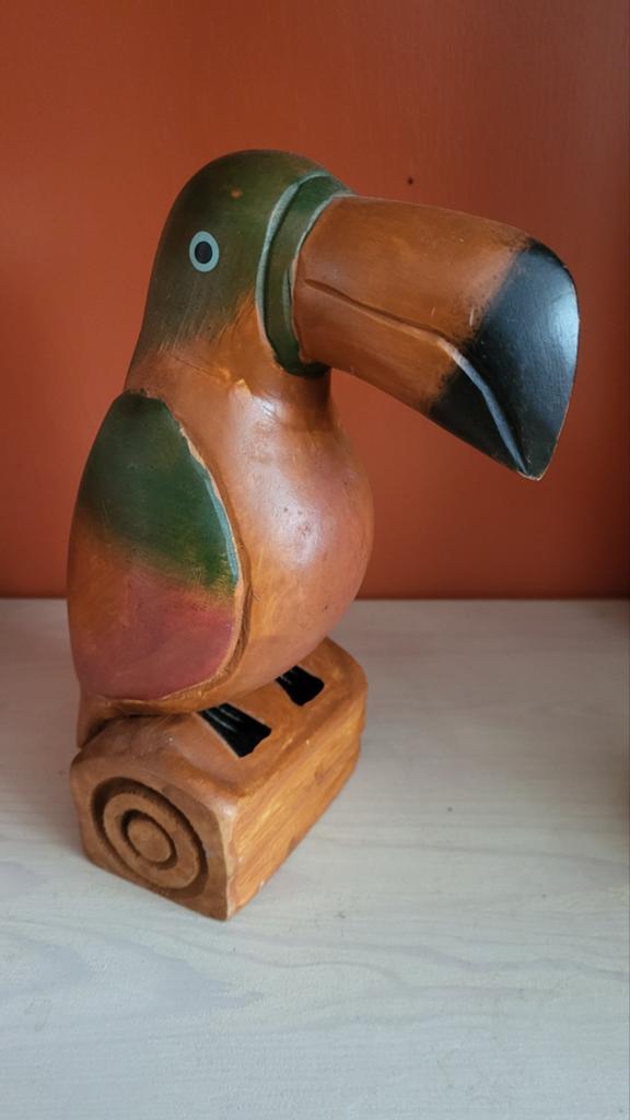 Houten toekan beeldje. Jaren 70/80. 20 cm. Prijs  €7.50, Ophalen of Verzenden, Zo goed als nieuw, Dier