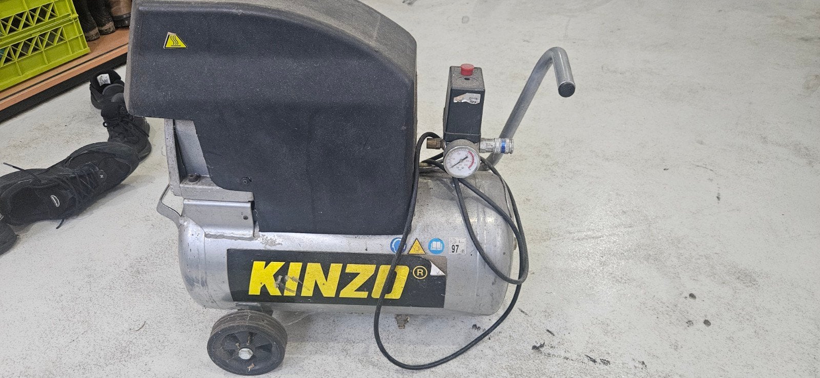 Kinzo Compressor 24L - Zonder Toebehoren, Ophalen, Gebruikt, Minder dan 200 liter/min, Minder dan 25 liter