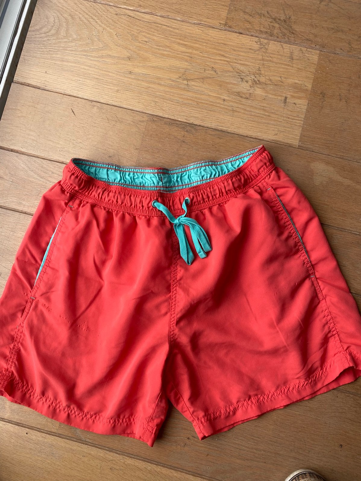 Korte broek, Ophalen