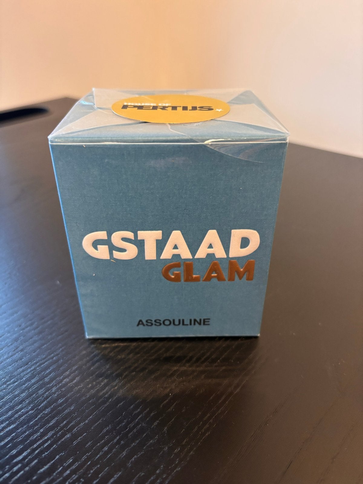 Assouline Gstaad Glam Geurkaars - Nieuw in doos, Nieuw, Ophalen of Verzenden, Modern, Blauw