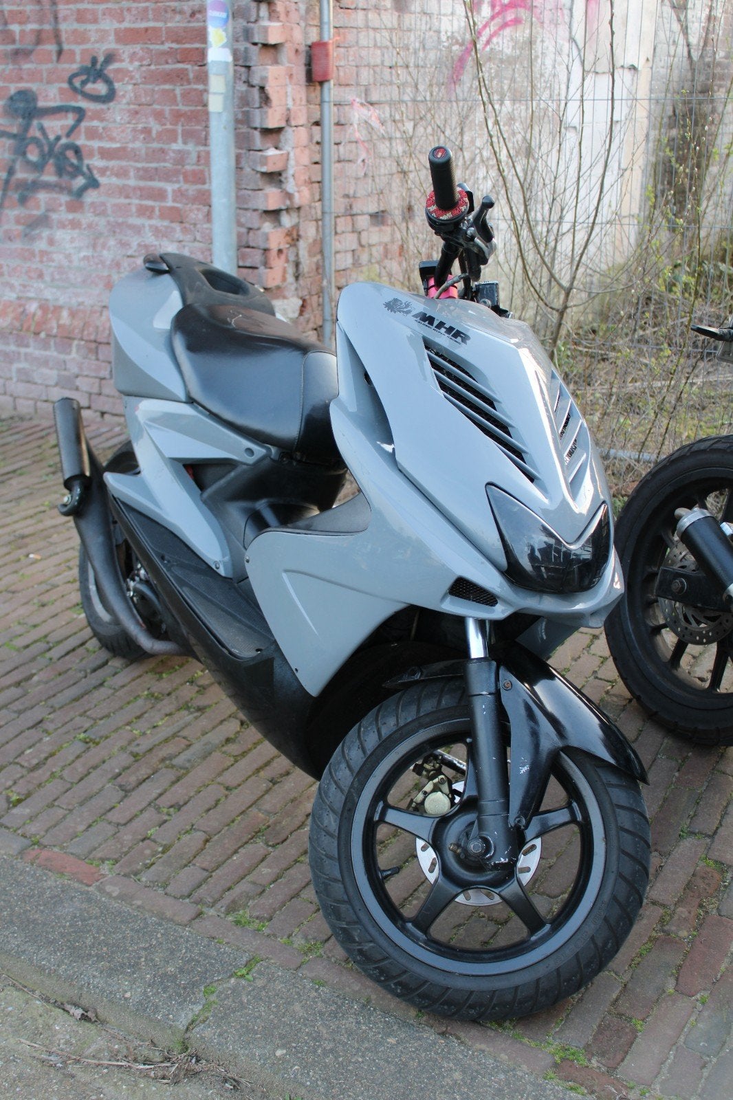 Yamaha aerox nardo grey waardepeiling, Fietsen en Brommers, Scooters | Yamaha, Ophalen, Tweetakt, Aerox, Maximaal 45 km/u