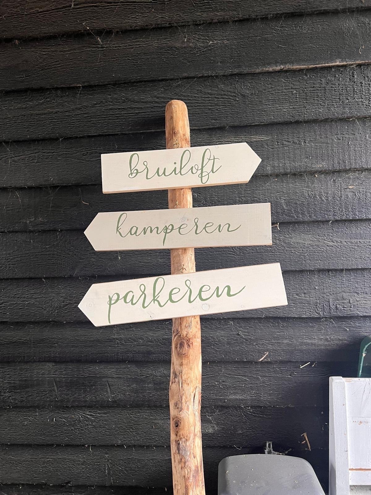 Wegwijzers voor bruiloften - Charmante houten borden, Hobby en Vrije tijd, Ophalen, Zo goed als nieuw, Versiering, Geboorte of Huwelijk