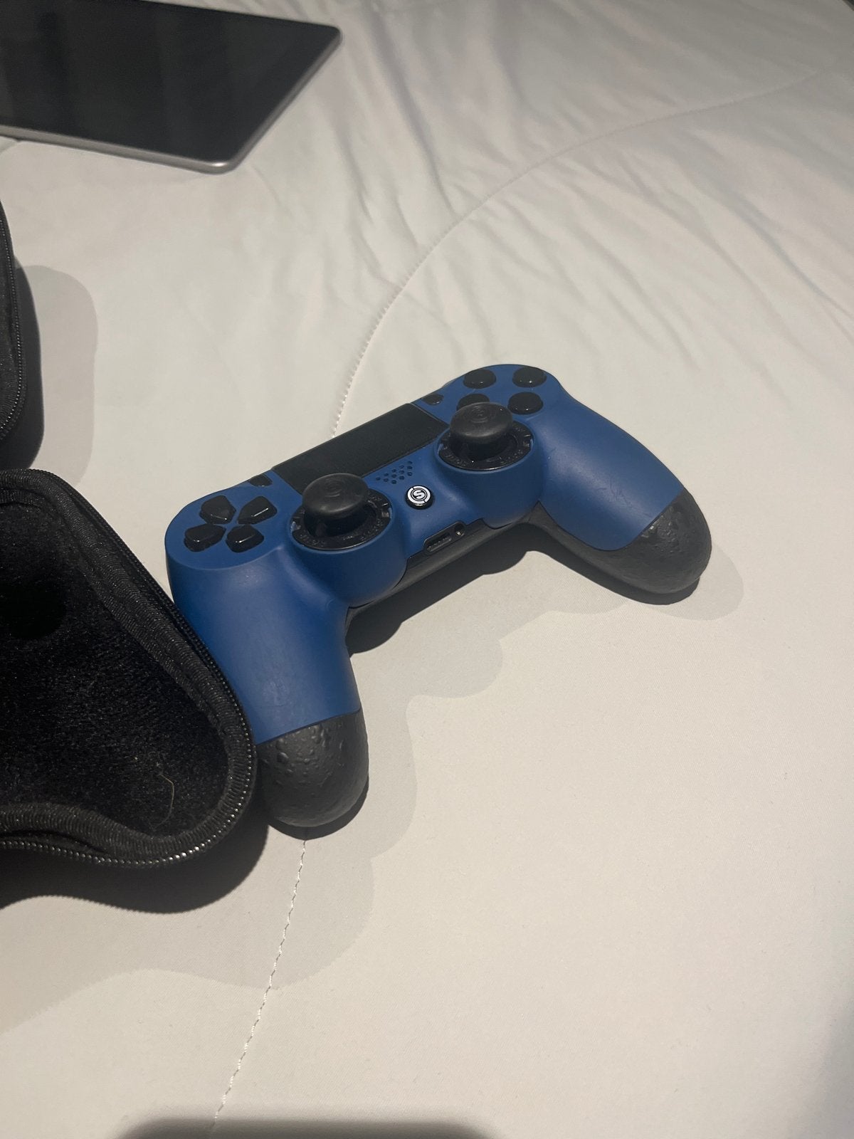 Scuf Controller Donkerblauw met Accessoires en Hoes, Gebruikt, Ophalen of Verzenden, Controller, PlayStation 4