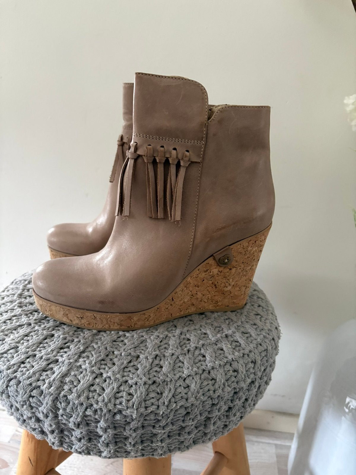 Isla Ibiza laarsjes 38 - Nieuw, Kleding | Dames, Lage of Enkellaarzen, Nieuw, Ophalen of Verzenden, Grijs