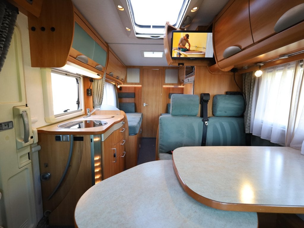 Hymer Tramp 676 GT zonnepaneel - LPG, Niet ingevuld, Achteruitrijcamera, Ringverwarming, Tot en met 2