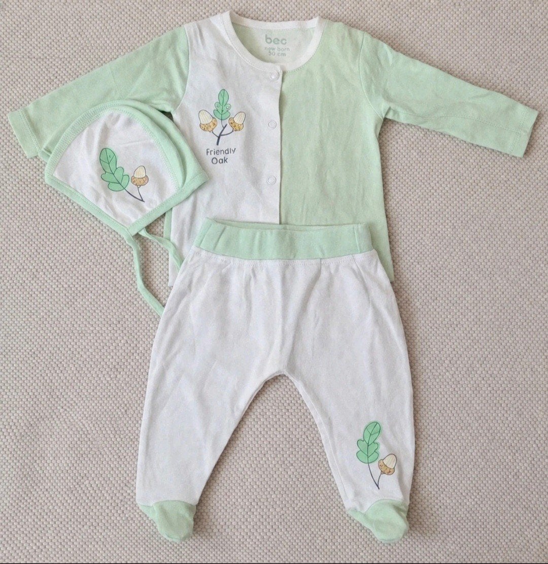 BCC Newborn Babysetje: Vestje, Broekje & Mutsje - Eikelprint, Ophalen of Verzenden, Nieuw, BCC, Jongetje of Meisje