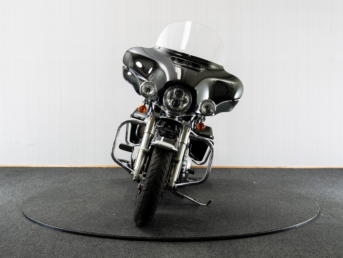 Harley-Davidson FLH Electra Glide (bj 2015), Motoren, LED Verlichting, Bedrijf, Toermotor, Laan van Vredenoord 33
2289 DA  Rijswijk ZH, NL