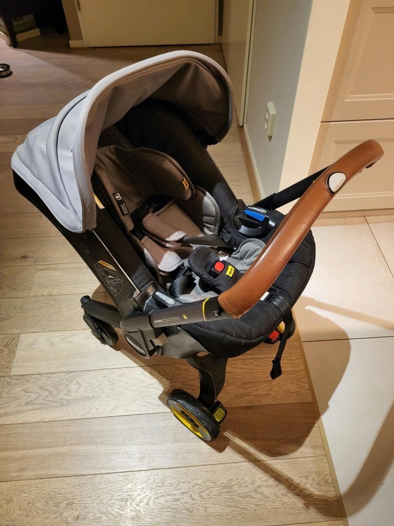 Doona autostoel & kinderwagen 2-in-1 + Isofix – goede staat, Overige merken, Gebruikt, Afneembare rugleuning, Ophalen of Verzenden