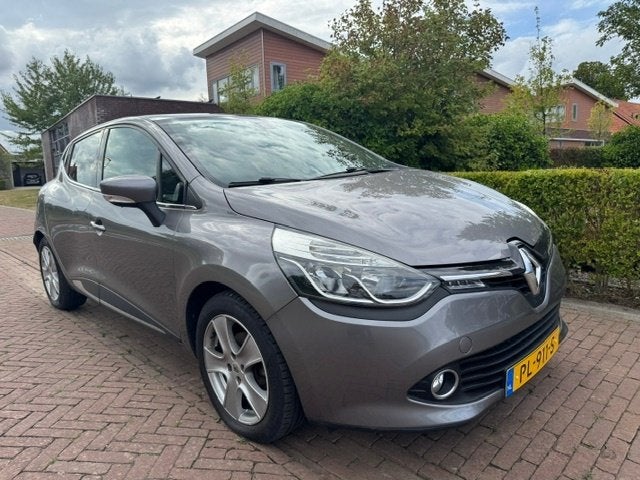 Prachtige Renault Clio 1.2 TCe (120 pk) uniek lage km-stand!, Auto's, Dealer onderhouden, 4 cilinders, 1054 kg, 49 €/maand