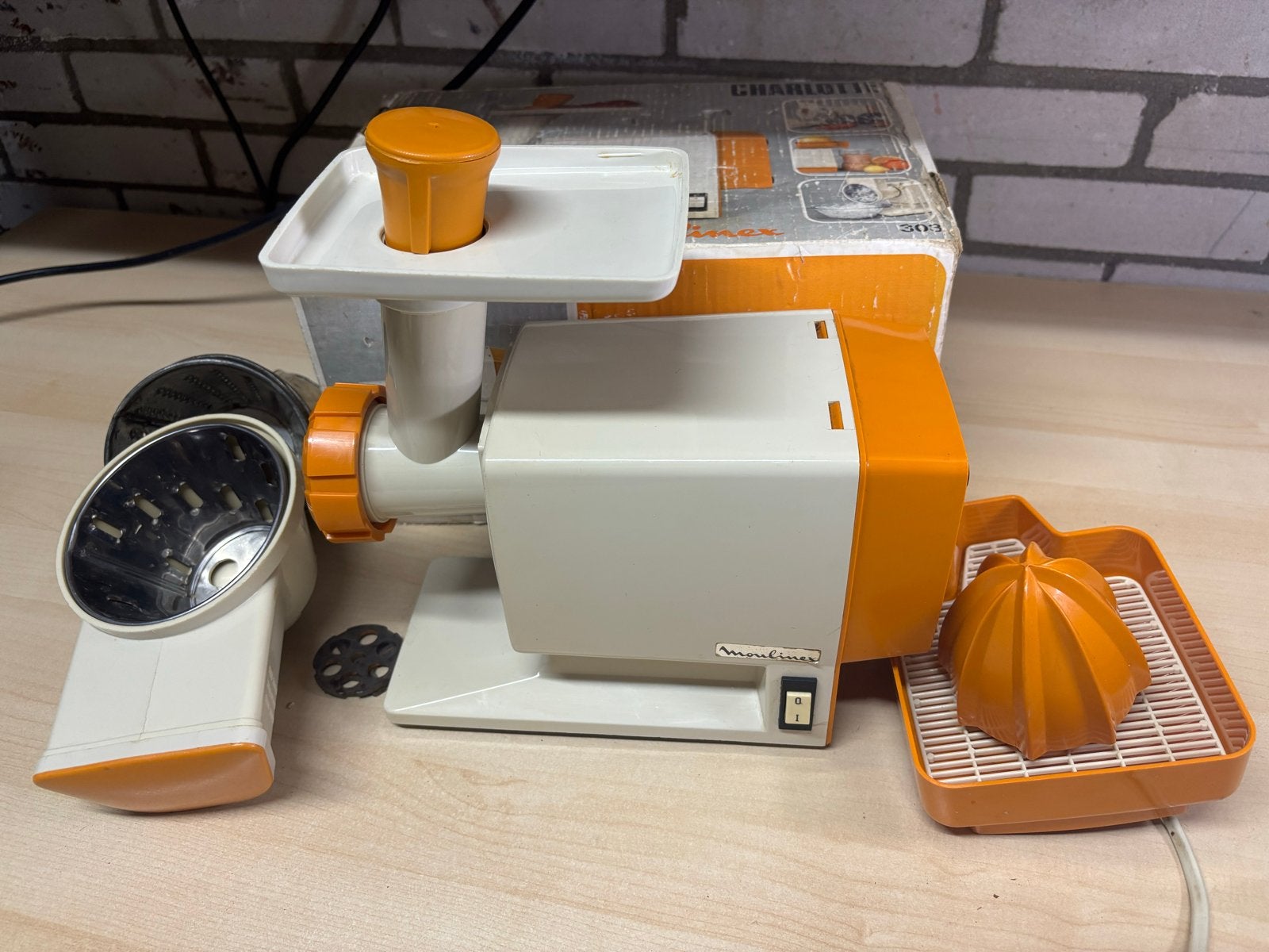 Vintage Moulinex Charlotte Keukenmachine - Compleet, Minder dan 1 liter, Ophalen of Verzenden, Gebruikt, 1 snelheid