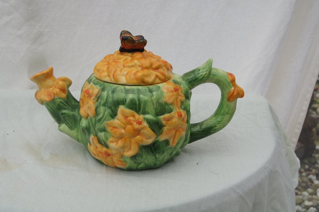 Theepot met bloemen en vlinders, Ophalen of Verzenden