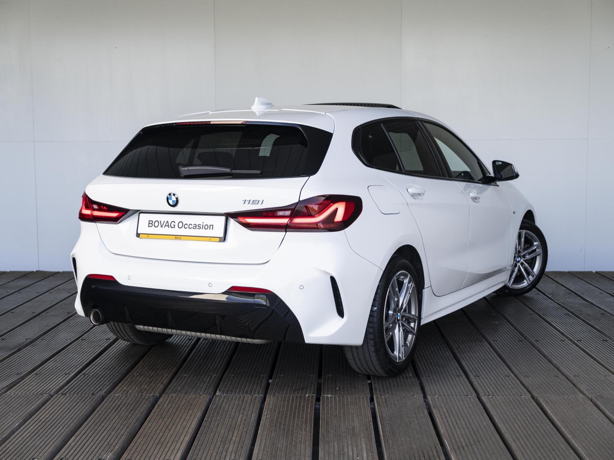 BMW 1 Serie 118i | M Sport | Panoramadak | PDC | Cruise Cont, Auto's, 12 maanden, Gebruikt, Wit, Origineel Nederlands