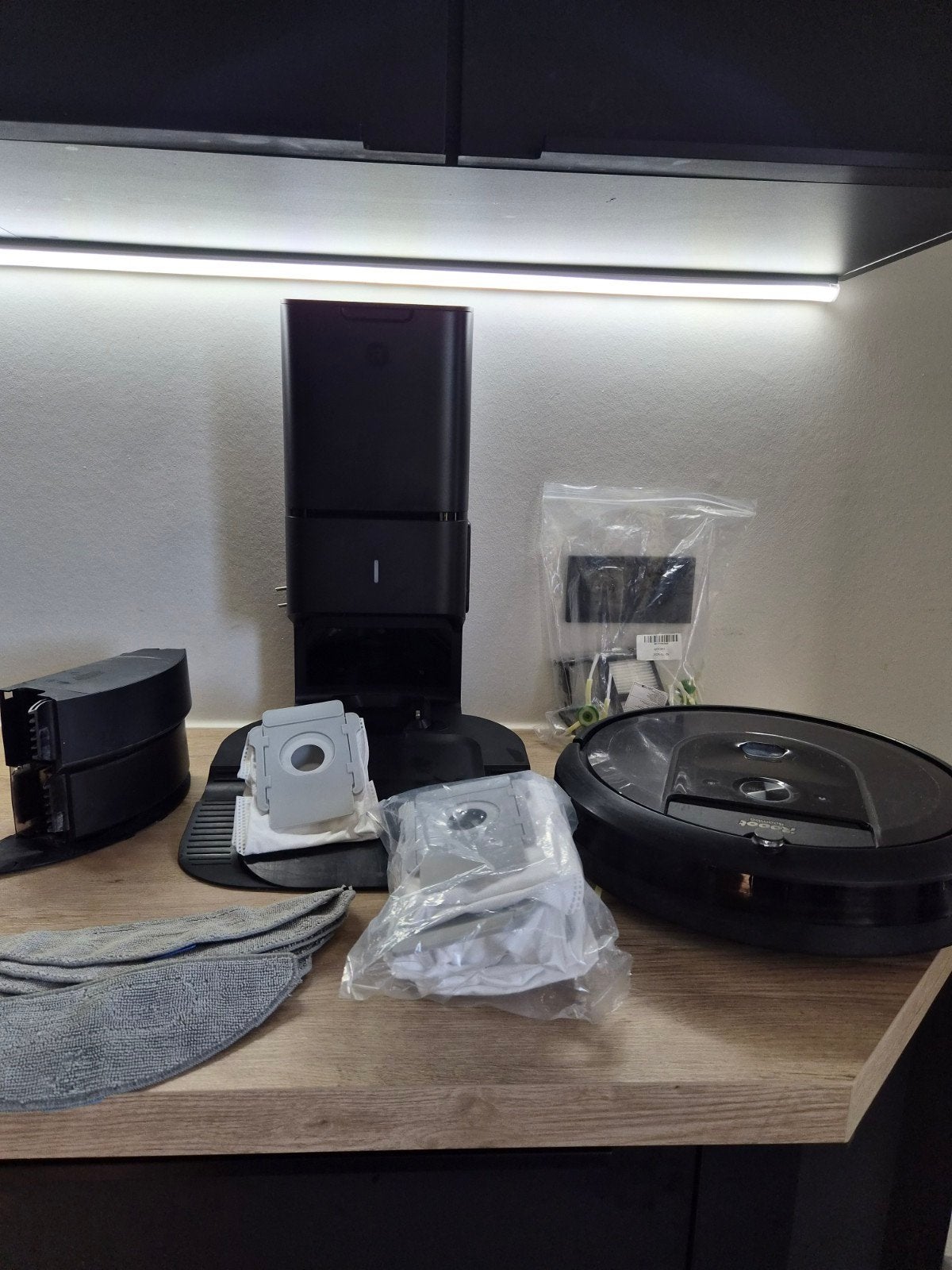 iRobot Roomba i8+ Robotstofzuiger met zelfreinigend station, Gebruikt, IRobot, Inclusief accessoires, Robotstofzuiger