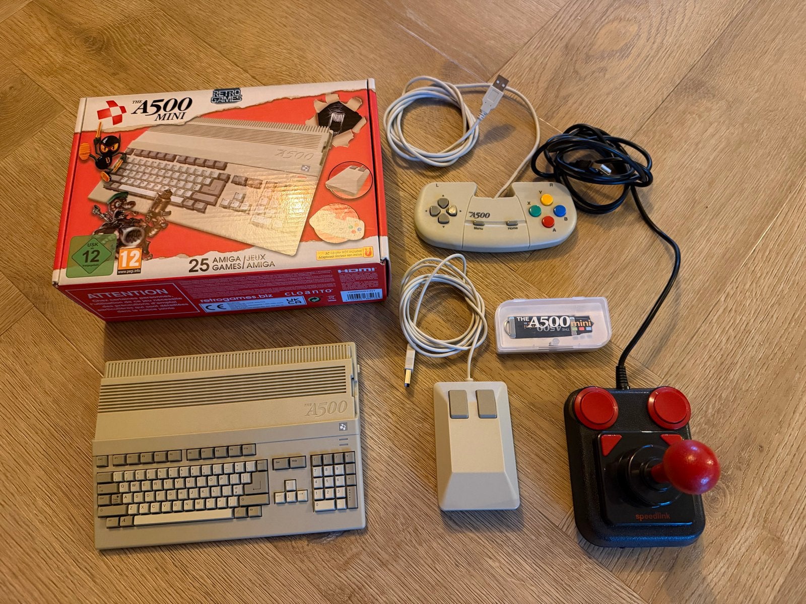 (Amiga) A500 mini in nieuwstaat extra joystick en USB-stick, Ophalen of Verzenden, Overige merken, Zo goed als nieuw