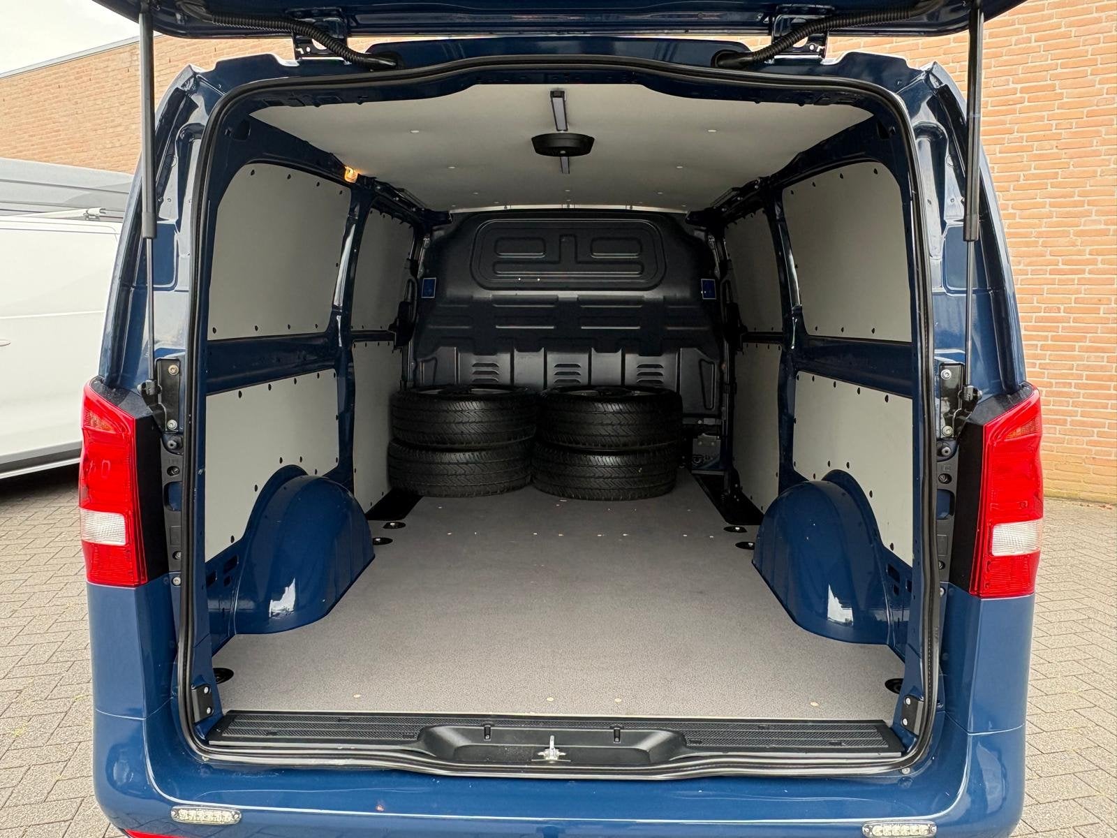 Mercedes-Benz Vito 114CDI 136PK XL / 9G-tronic / Distronic /, Auto's, Bestelauto's, Gebruikt, 4 cilinders, Met garantie (alle)