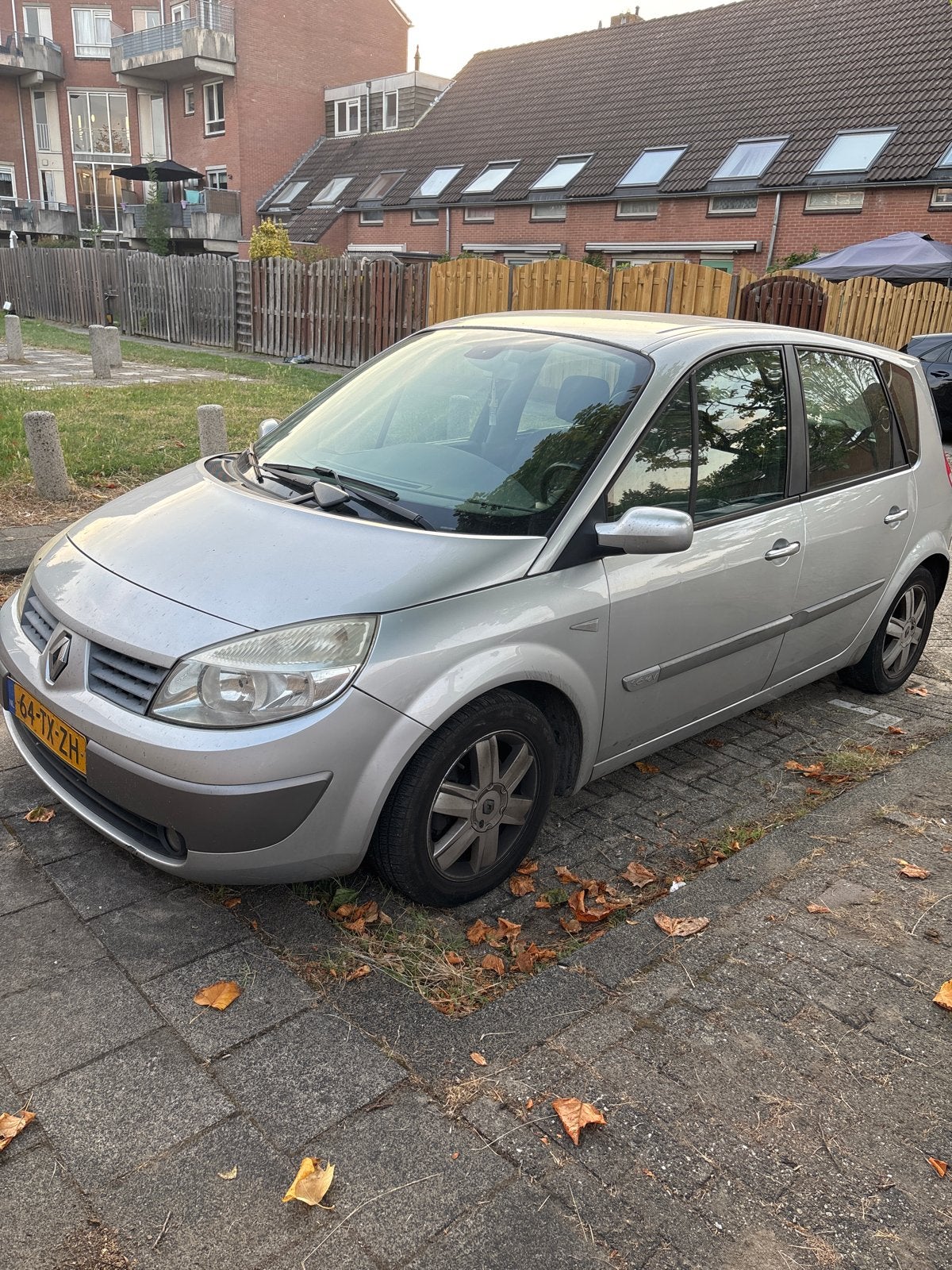 Renault Scénic 1.6 16V 82KW E4 2006 Grijs, Auto's, Renault, Voorwielaandrijving, 1295 kg, 4 cilinders, 14 km/l