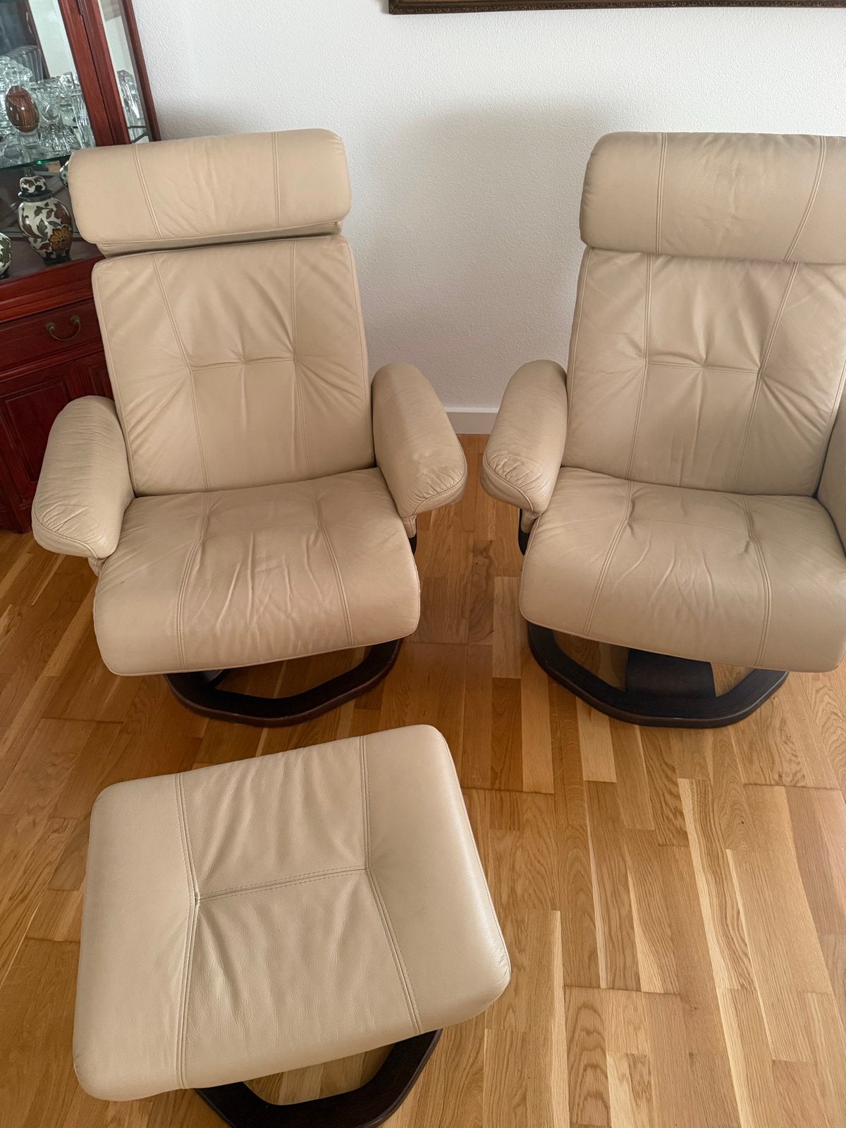 2 Leren Relaxfauteuils met Voetenbank - Crèmekleurig, Huis en Inrichting, Ophalen, Gebruikt, Leer, 75 tot 100 cm