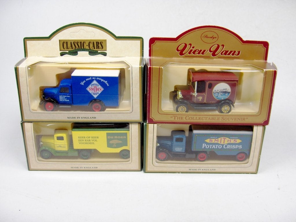 4 auto's "Days Gone" nieuw in doos, Hobby en Vrije tijd, Modelauto's | 1:50, Verzenden, Nieuw, Bus of Vrachtwagen, Overige merken