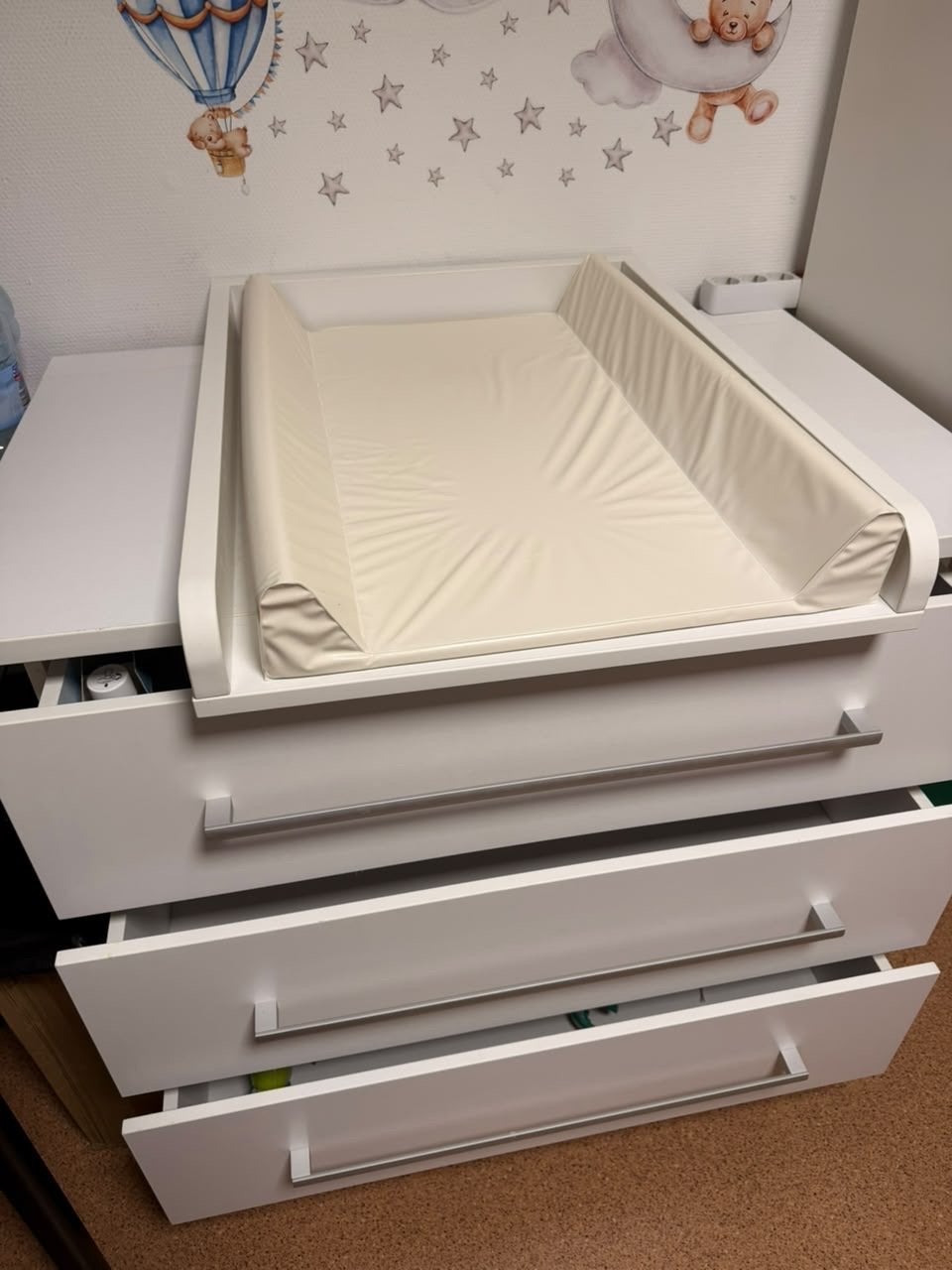 Witte commode met lades en afneembaar aankleedblad, Ophalen, Gebruikt, 50 tot 70 cm, 75 tot 100 cm