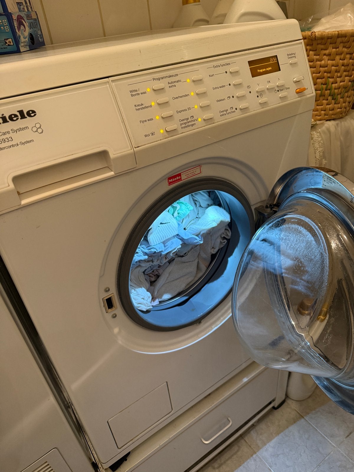 Miele Wasmachine W933 - Betrouwbaar en Efficiënt, Witgoed en Apparatuur, Wasmachines, Gebruikt, Voorlader, 6 tot 8 kg, 85 tot 90 cm