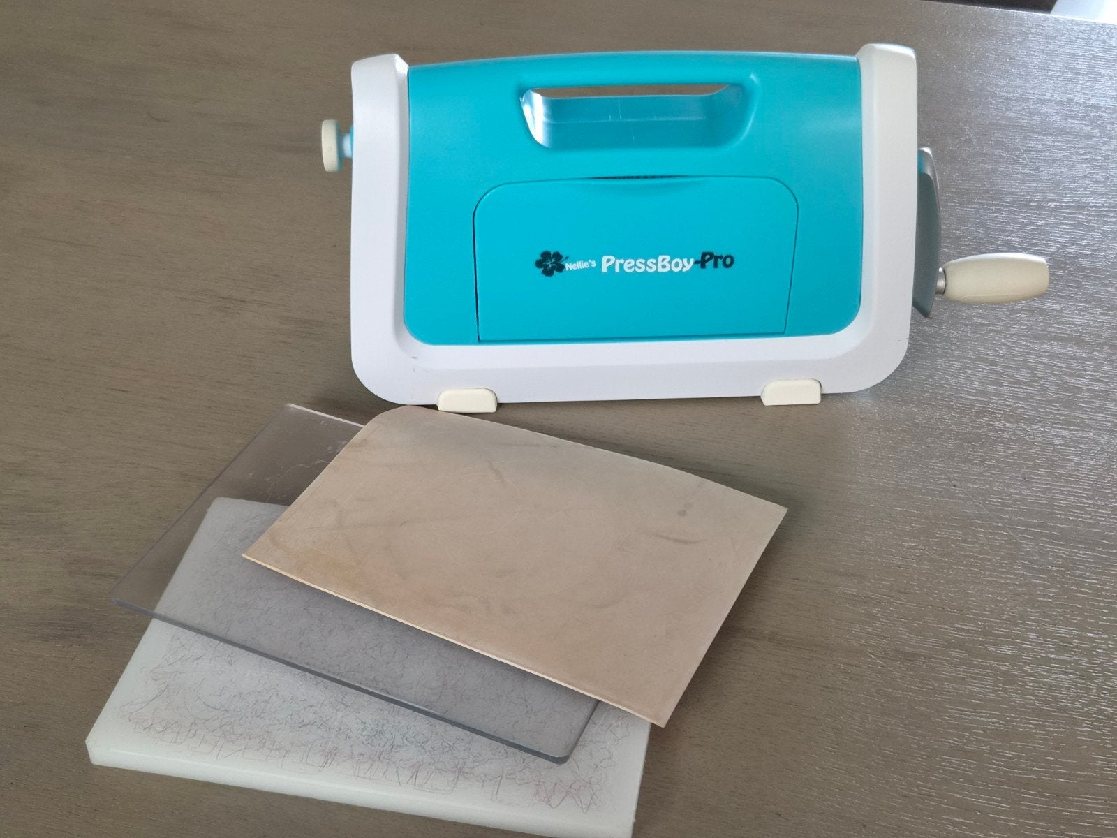 PressBoss Pro snij- en embossingmachine, Gebruikt, Overige thema's, Meerkleurig, Metaal